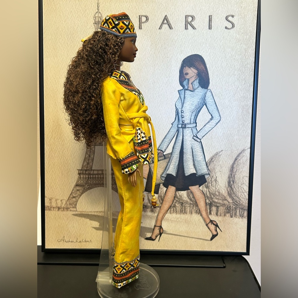 Kwanza Festivals of the World Barbie - Picture 3 of 8